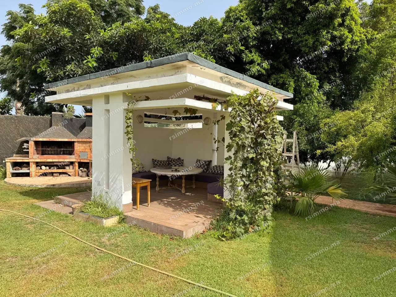 Kiosque et barbecue