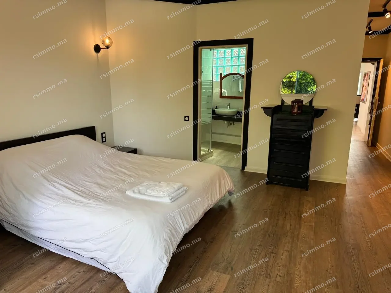Chambre 1 et accès à la salle de bain